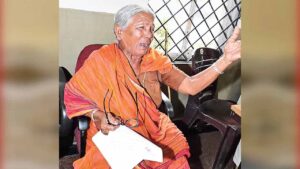 Telangana: ఛీ.. ఛీ.. ఏం మనుషులురా..! ఆస్తులు పంచుకున్నారు.. అమ్మను గెంటేశారు..!