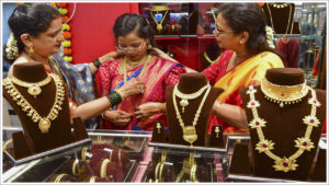 Gold Price Today: కుప్పకూలుతున్న బంగారం, వెండి ధరలు.. ఆశ్చర్యపోతున్న బులియన్‌ మార్కెట్‌ నిపుణులు!