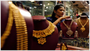 Gold Rate Today: మహిళలకు గుడ్‌న్యూస్‌.. భారీగా తగ్గిన బంగారం, వెండి ధరలు