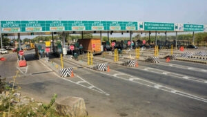 Toll Charge Rules: కేంద్రం కొత్త టోల్ రూల్స్.. వాహనదారులకు షాకిచ్చేలా నిబంధనలు.. టోల్ ఫీజు చెల్లించకపోతే..