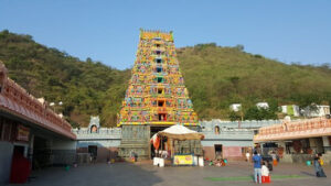 Andhra: హైదరాబాద్ నుంచి విజయవాడ పెళ్లికి.. కట్ చేస్తే.. అమ్మవారి దర్శనం ముగించుకుని వచ్చేసరికి..