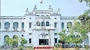 పోలీసులు, న్యాయవాదులు ఉరుకులు పరుగులు పెట్టిన మెయిల్.. అసలేం జరిగిందంటే..?