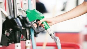 Petrol and Diesel Prices Cut: భారీ ఉపశమనం.. పెట్రోల్, డీజిల్ లీటర్‌పై రూ.22 తగ్గించిన పాక్‌..