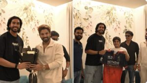 Allu Arjun – Venkatesh Iyer: ఐకాన్ స్టార్ ను కలిసిన వెంకటేశ్ అయ్యర్.. అల్లు అయాన్ కు స్పెషల్ గిఫ్ట్..!