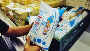Amul milk: సామాన్యుడి జేబుకు ‘అముల్’ చిల్లు.. రేపటి నుంచే పాలకు కొత్త రేట్లు! ఎంత ధర పెరిగాయంటే..