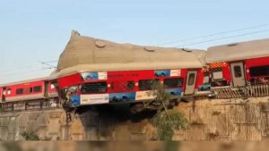 Rishikesh Train Accident: రిషికేశ్‌లో తృటిలో తప్పిన ఘోర ప్రమాదం.. దేవుడిలా కాపాడిన ఆ ఒక్క కారణం ఏంటో తెలుసా?