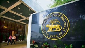 Rupee: రూపాయి గరిష్ట పతనంపై.. ఆర్బీఐ సంచలన నిర్ణయం..