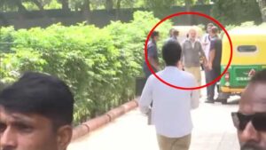 Rahul Gandhi: ఆటో అవతారమెత్తిన రాహుల్ గాంధీ.. సమస్యలు పార్లమెంట్‌లో లేవనెత్తుతానని హామీ