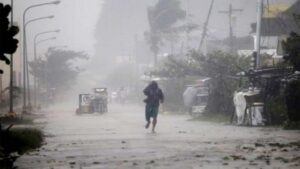 UP: యూపీలో భారీ తుపాను.. 11 మంది మృతి