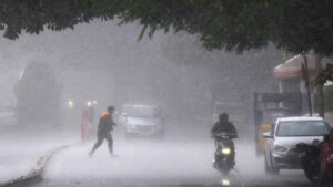 Weather Report: ఎండలు, అకాల వర్షాలతో తెలుగు రాష్ట్రాల్లో వాతావరణం అల్లకల్లోలం.. లేటెస్ట్ వెదర్ రిపోర్ట్ ఇదే