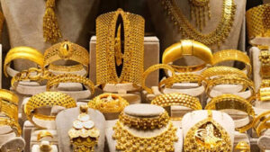 Gold Price: పసిడి ప్రియులకు అలర్ట్.. తక్కువ ధరకే బంగారం కొనాలంటే ఈ సమయం కోసం వేచి చూడాల్సిందే!
