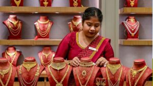 Gold Price Today: బంగారం కొనే వారికి గుడ్‌న్యూస్.. మళ్లీ తగ్గిన పసిడి ధరలు.. తులం ఎంతంటే?