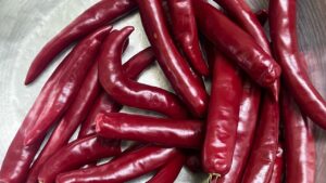 Green Chilli vs Red Chilli: పచ్చిమిర్చి Vs ఎండు మిర్చి.. ఆరోగ్యానికి ఏది మంచిది..? సమ్మర్‌లో ఏది బెస్ట్‌!