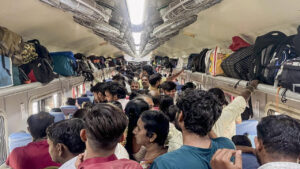 రన్నింగ్ ట్రైన్‌లో విలువైన వస్తువులు మాయం.. పోలీసుల ఆపరేషన్‌లో బయటపడ్డ షాకింగ్ నిజాలు..!