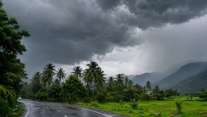 AP Weather: ఏపీలో విభిన్న వాతావరణం.. ఒకవైపు వడగాల్పులు.. మరోవైపు వర్ష సూచన.!