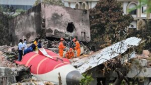 Ahmedabad Plane Crash: అహ్మదాబాద్ ప్రమాదంపై కొత్త డిమాండ్.. పైలట్ల సంఘాలు నిరసన