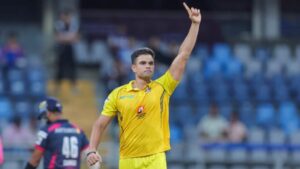 Arjun Tendulkar: అచ్చు తండ్రి మాదిరే.. అర్జున్ టెండూల్కర్ గొప్ప మనసు.. వీడియో వైరల్!