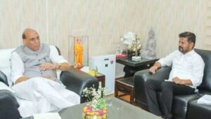 CM Revanth Reddy: రాజ్‌నాథ్ సింగ్‌తో సీఎం భేటీ.. ఆదిలాబాద్ ఎయిర్‌పోర్టుపై కీలక ప్రతిపాదనలు.!