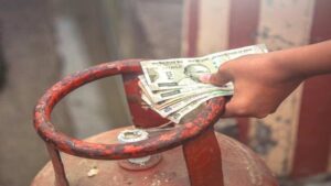 Domestic LPG Cylinder Price Hiked: గృహ వినియోగదారులకు షాక్.. పెరిగిన వంటగ్యాస్ ధరలు.. ఎంతంటే?