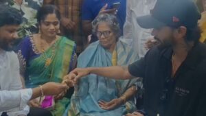 Nitish Kumar Reddy: నాలుగేళ్ల తర్వాత స్వగ్రామంకు.. నానమ్మకు బంగారు గాజులు తొడిగిన నితీష్ రెడ్డి.. వీడియో వైరల్!