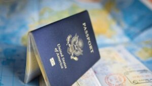 Green Card Holders: గ్రీన్ కార్డ్ హోల్డర్లకు షాక్.. అమెరికా సుప్రీంకోర్టు సంచలన తీర్పు..