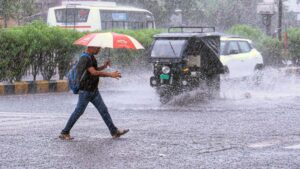 Andhra Pradesh Rain Alert: ద్రోణి, తుఫాన్ ఆవర్తనం ప్రభావం.. ఏపీలో భారీ వర్షాలు.. ఈ జిల్లాలకు ఎల్లో అలర్ట్