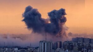 US Airstrikes on Iran: మధ్యప్రాచ్యంలో మళ్లీ యుద్ధ మేఘాలు.. ఇరాన్‌పై అమెరికా వైమానిక దాడులు