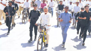 పర్యావరణ రక్షణకై స్వయంగా రంగంలోకి దిగిన సీఎం చంద్రబాబు!  స్టీల్ సిటీలో 5 కి.మీ. సైకిల్ సవారీ!