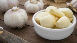 Garlic for High Cholesterol: ఖాళీ కడుపుతో వెల్లుల్లి తినడం వల్ల బ్లాక్స్ తగ్గుతాయా..?