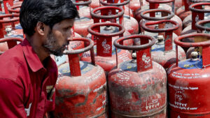 Gas Cylinder: జూన్ 30 తర్వాత వీరికి గ్యాస్ కనెక్షన్ రద్దు.. కేంద్రం కీలక ఆదేశాలు.. మీరూ ఉన్నారా..?