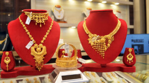 Gold Prices: మరోసారి కూప్పకూలిన బంగారం ధరలు.. ఒక్కసారిగా ఢమాల్.. లేటెస్ట్ ధరలు ఇవే..