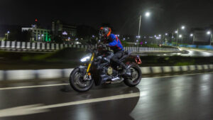 Hyderabad: అర్ధరాత్రి థ్రిల్‌ కోసం హైస్పీడ్ రైడ్.. కట్‌చేస్తే తెల్లారేసరికి బ్రేకింగ్‌ న్యూస్ అయ్యాడు! నుజ్జునుజ్జైన బైక్‌