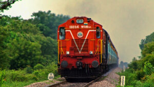 Indian Railways: మీరు వెళ్లాల్సిన ట్రైన్ ఆల్యమైందా..? ఫ్రీగా ఫుడ్ పొందవచ్చు.. ఈ నిబంధనల గురించి మీకు తెలుసా..?
