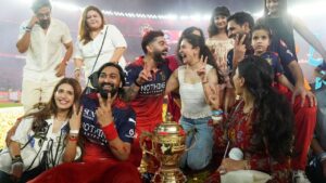 Video: రెండోసారి ట్రోఫీని ముద్దాడిన ఆర్సీబీ.. కోహ్లీ, పటీదార్ సెలబ్రేషన్స్ చూశారా..!