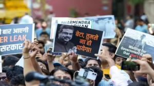 Delhi: అభిజీత్ దిప్కే పిలుపునకు భారీ స్పందన.. ‘కాక్రోచ్ మాస్కులు’ ధరించి నిరసన బాట పట్టిన యువత..