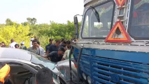 డీజీపీ హెచ్చరించిన గంటల్లోనే ఘోరం..! ఎన్‌హెచ్-44పై లారీ ఢీకొని డ్రైవర్ సజీవ దహనం..!