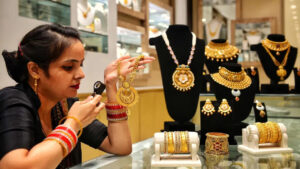 Gold Rate: బంగారం ధరలను రోజూ ఎవరు డిసైడ్ చేస్తారు..? గంటల్లోనే రేట్లు ఎందుకు మారుతాయో తెలుసుకోండి..
