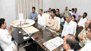 YS Jagan: వైద్యులతో వైఎస్‌ జగన్ భేటీ.. సంక్షోభంలో పేదల వైద్యం..!