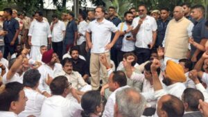Delhi: ఢిల్లీలో హై టెన్షన్.. మోడీ నివాసం ఎదుట కాంగ్రెస్ భారీ నిరసన.. సంకెళ్లతో ఆందోళన