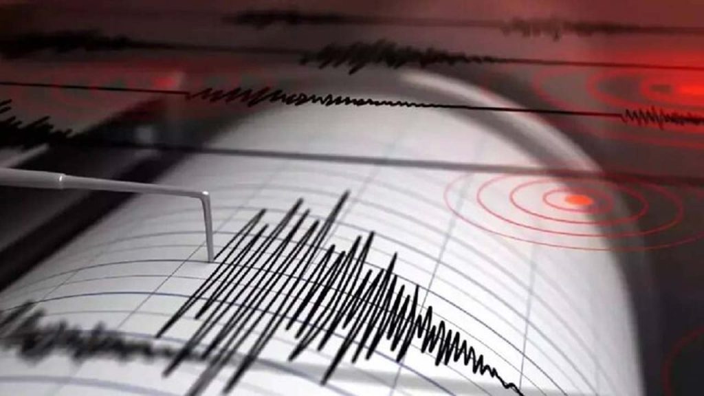 Earthquake: బంగాళాఖాతంలో 4.5 తీవ్రతతో భూకంపం.. ఆంధ్రలో ప్రకంపనలు..