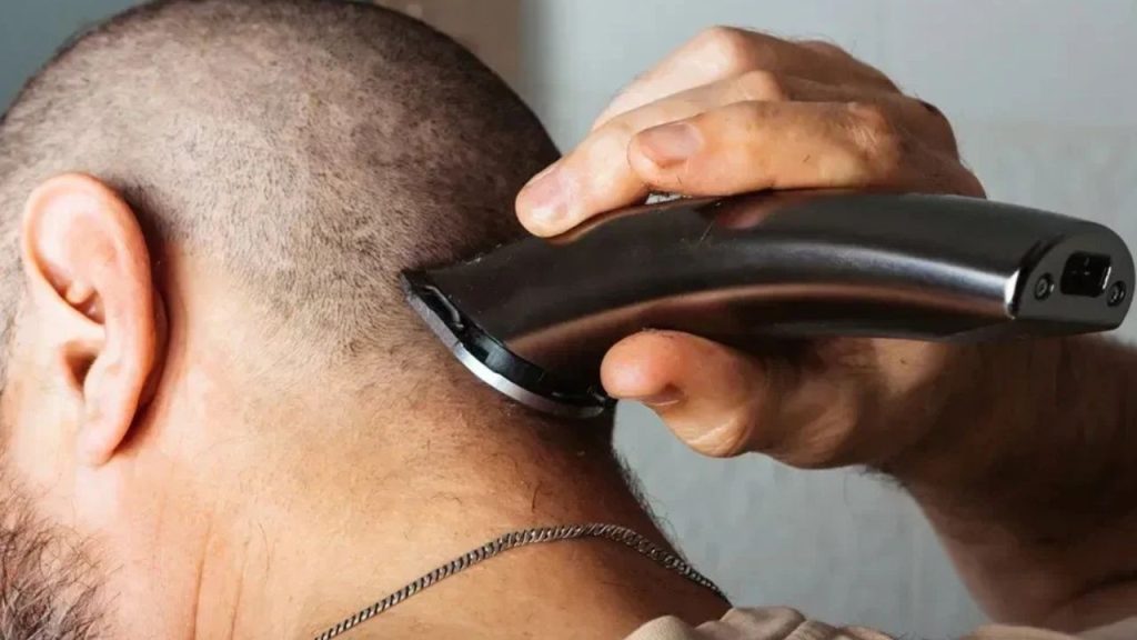 Hair Care Tips: గుండు చేయించుకుంటే జుట్టు ఒత్తుగా పెరుగుతుందా? ఇది నిజమా లేక అపోహా?