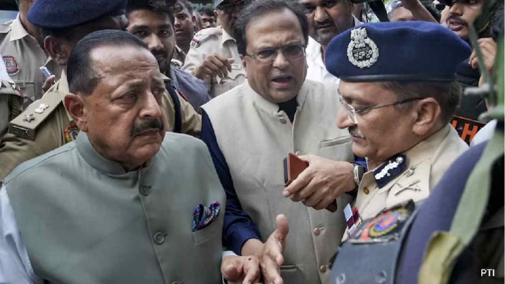 Jitendra Singh: రాహుల్ గాంధీ మాటపై నిలబడటం లేదు..