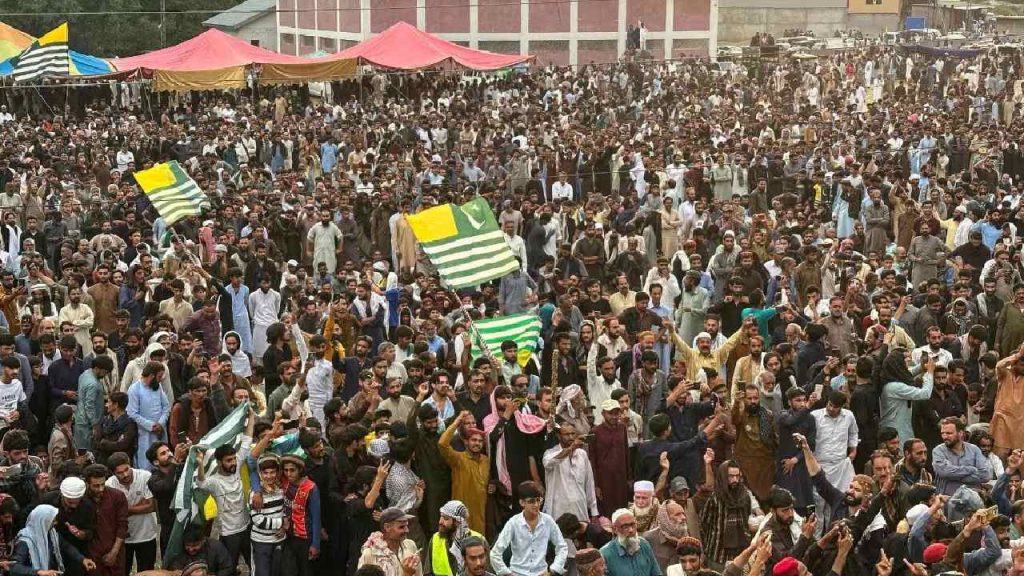 PoK Protest: ప్లీజ్ మాకు సాయం చేయండి.. భారత్‌ను వేడుకుంటున్న పాక్ ఆక్రమిత కాశ్మీర్..