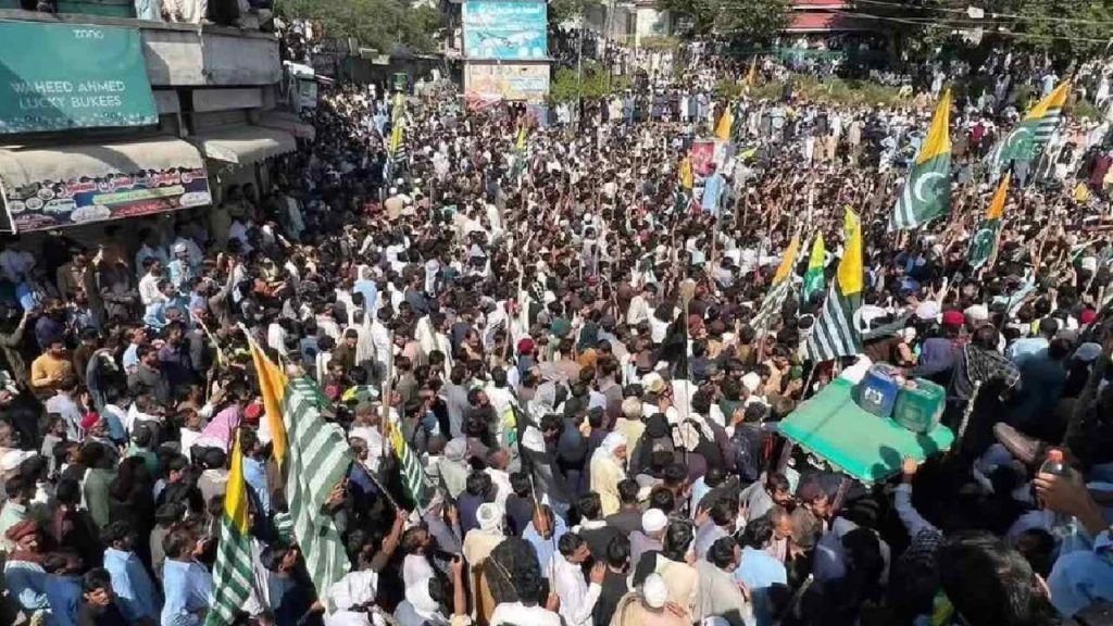 PoK Protest: పాక్ ఆక్రమిత కాశ్మీర్‌లో హింసాకాండ.. 12 మంది మృతి, రేంజర్ల మోహరింపు..