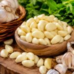 Kitchen Tips: వెల్లుల్లి తొక్క తీయడానికి ఇబ్బంది పడుతున్నారా?  ఈ ఈజీ టిఫ్‌తో సెకన్లలో పని పూర్తి!