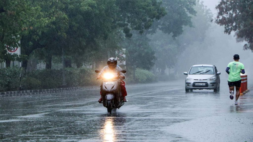 AP Rain Alert: బంగాళాఖాతంలో అల్పపీడనం.. ఏపీలో వర్షాలు.. ఏ జిల్లాల్లో అంటే..
