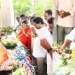 YS Jagan: వైఎస్సార్ 77వ జయంతి.. ఇడుపులపాయలో నివాళులర్పించిన జగన్