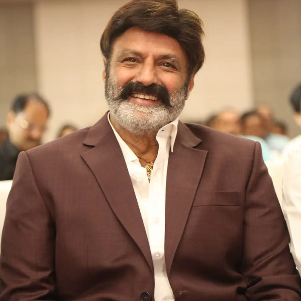 బాలయ్య సరసన భార్యగా, అమ్మగా నటించిన కుర్ర బ్యూటీ ఎవరో తెలుసా.?  ఆమె మరెవరో కాదు
