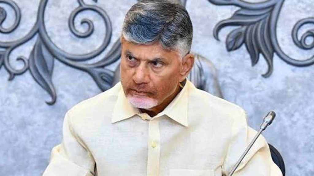 CM Chandrababu: ఆర్టీజీఎస్ కేంద్రంలో సీఎం చంద్రబాబు సమీక్ష.. సబ్ రిజిస్ట్రార్ ఆఫీసుల ప్రైవేటీకరణపై కీలక నిర్ణయం..