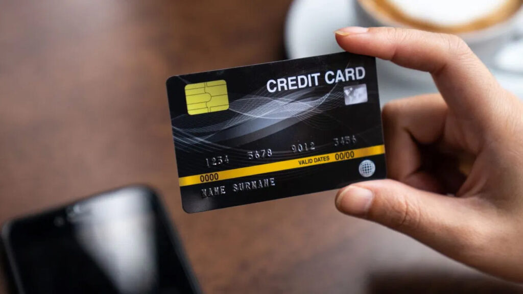 Credit Card: క్రెడిట్ కార్డు అక్కడ ఉపయోగిస్తున్నారా..? మీరు ఇబ్బందుల్లో పడతారు జాగ్రత్త.. ఈ తప్పు ఎప్పుడూ చేయకండి..